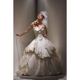 Herz-Ausschnitt Kapelle Schleppe bodenlanges extravagantes Brautkleid