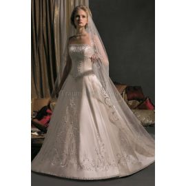 Zeitloses Kathedral Schleppe romantisches Brautkleid mit Schleier