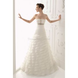 ärmelloses romantisches Brautkleid aus Tüll mit gekerbten Ausschnitt