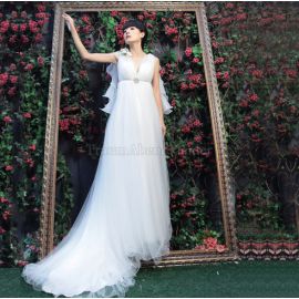 V-Ausschnitt romantisches Brautkleid mit Tüll mit Rüschen