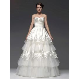 Elegante geraffte mehrlagige Brautkleider Weiß Tüll A-Linie