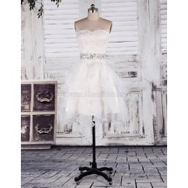 Trägerloser Ausschnitt ärmelloses ausgefallenes Brautkleid mit Applikation