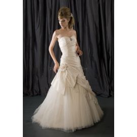 A-Line bodenlanges Brautkleid mit Gericht Schleppe mit Falte Mieder