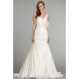 Klassisches V-Ausschnitt luxus Brautkleid mit natürlicher Taille