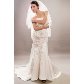 Trägerlos Satin bezauberndes Brautkleid mit Schleier