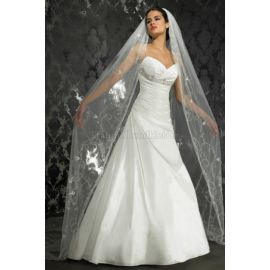 Klassisches sexy Brautkleid mit Schleier mit Falte Mieder