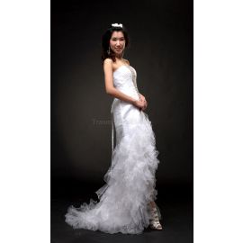 Trägerlos sexy Brautkleid ohne Ärmeln mit mehrschichtigen Rüsche