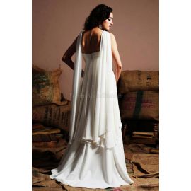 A linie romantisches Brautkleid mit breiter Träger mit Empire Taille