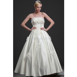 Trägerlos romantisches Brautkleid mit Applike aus elastischer Satin