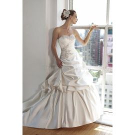 Klassisches Perlenbesetztes glamouröses Brautkleid mit Applike
