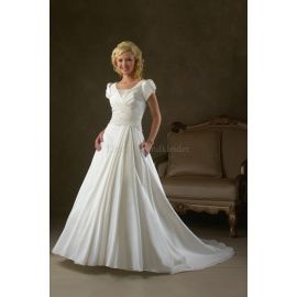 Klassisches A-Line Brautkleid mit Applike aus Taft