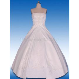 Trägerloser Ausschnitt Satin Brautkleid mit Stickerei mit vorne Schlitz