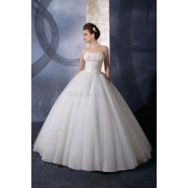 Trägerlos romantisches mehrschichtiges Brautkleid mit Knöpfen
