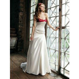 Zierliches Brautkleid Weiß Rot mit Schleppe
