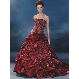 Luxus besticktes Brautkleid Rot mit Schleppe