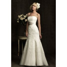 Perlenbesetztes romantisches attraktives Brautkleid mit Applike