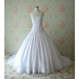 Trägerloser Ausschnitt ärmellos romantisches Brautkleid mit Kapelle Schleppe
